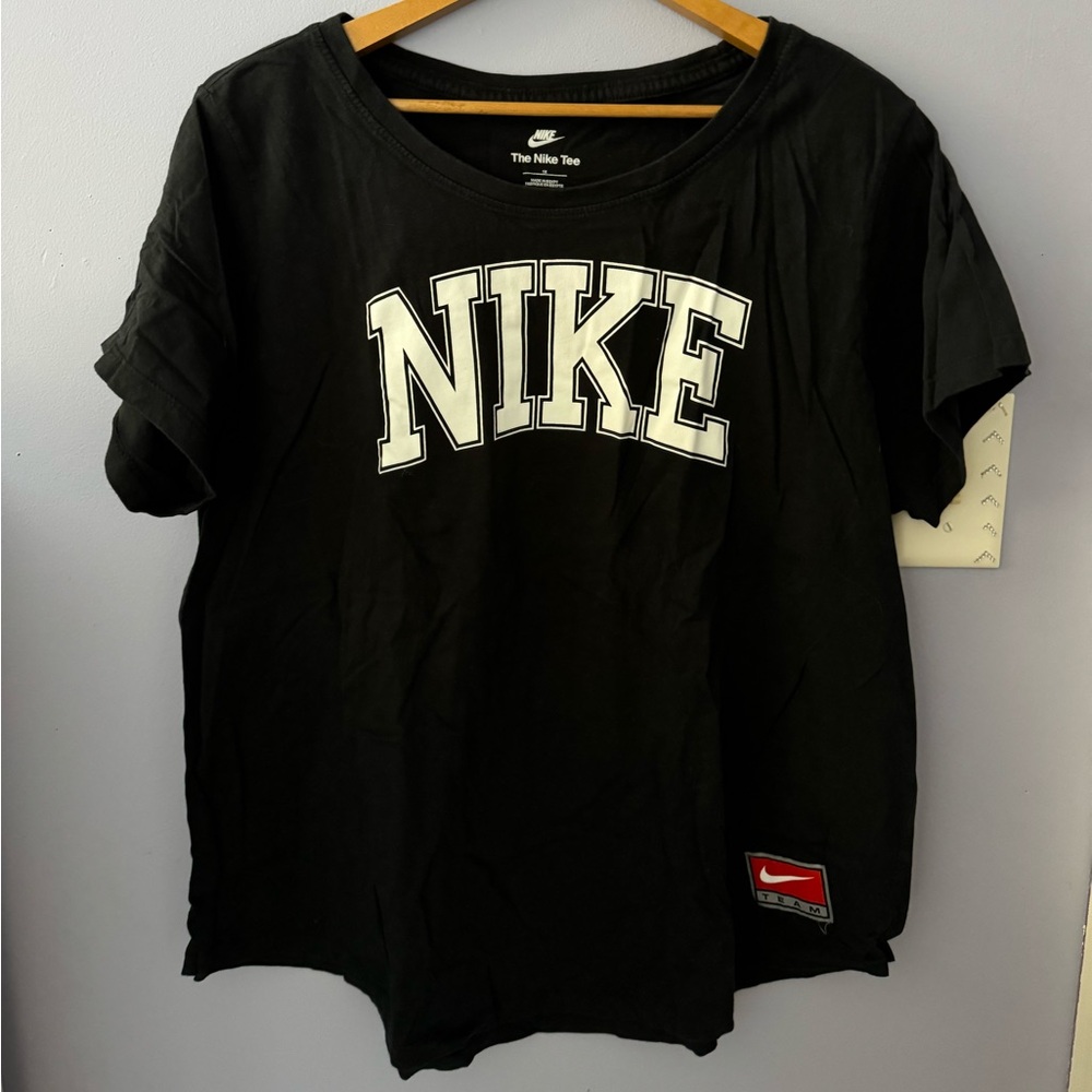 🦋Nike graphic tee🦋